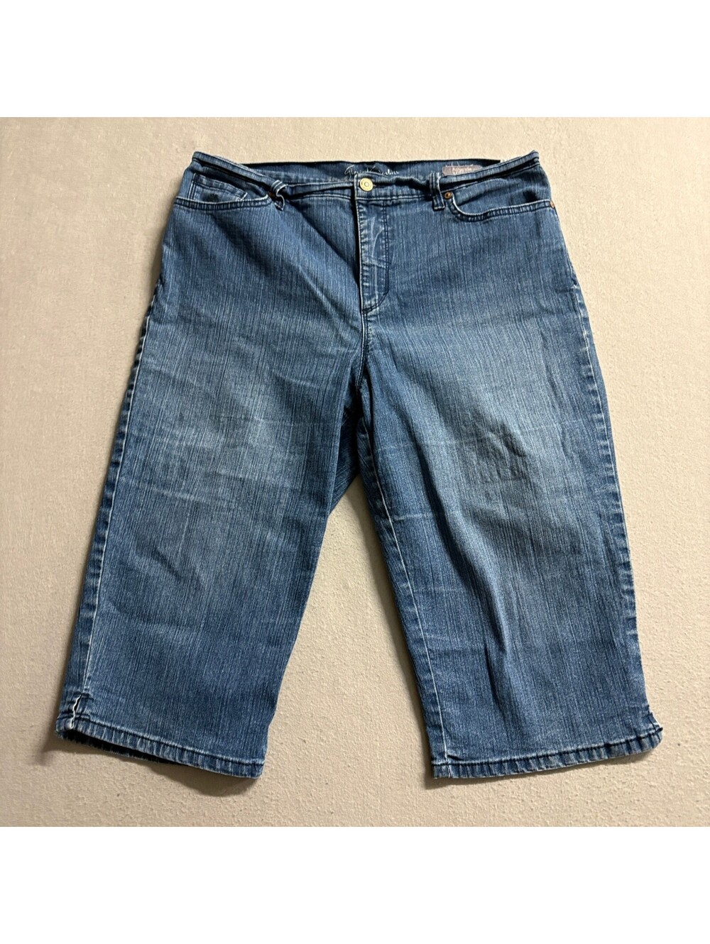 Gloria Vanderbilt Amanda Skimmer Denim Shorts Womens Size 12 Blue Jean Capris